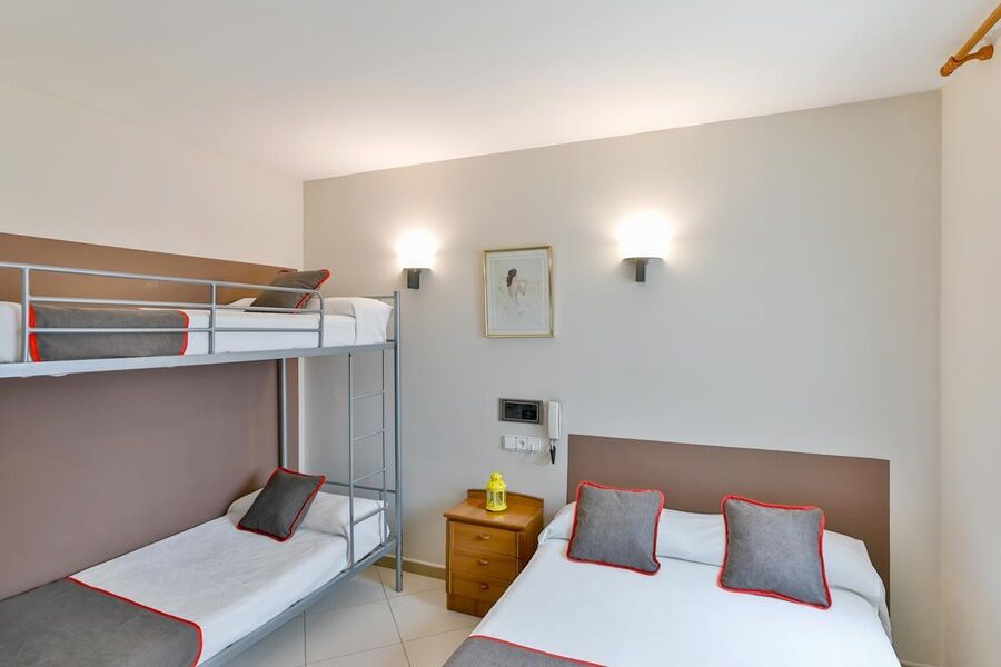Oyo Hotel Can Peixan Alcarraz Ngoại thất bức ảnh