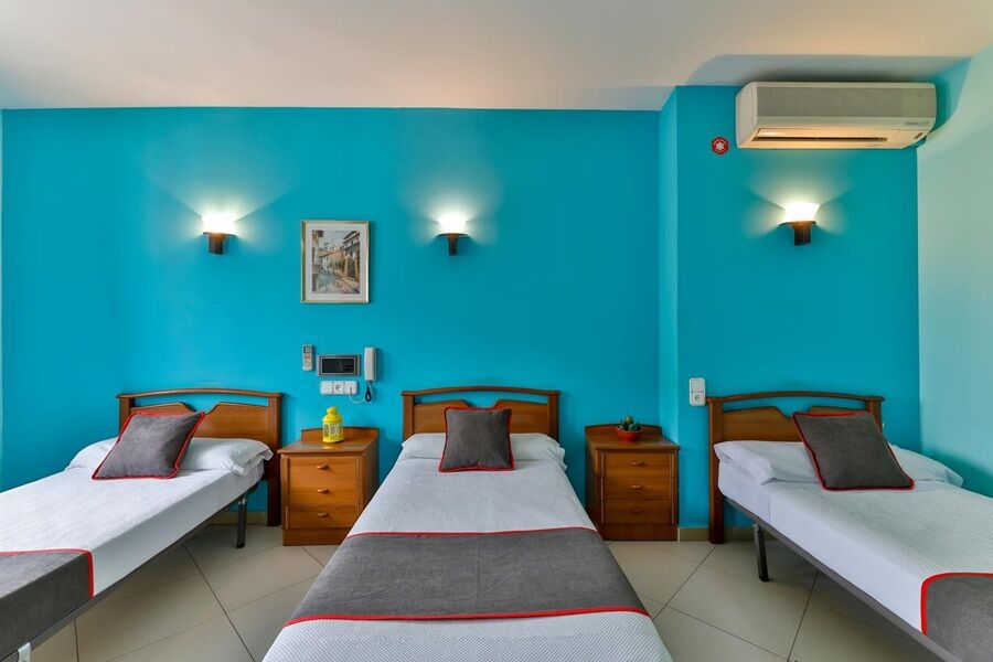 Oyo Hotel Can Peixan Alcarraz Ngoại thất bức ảnh